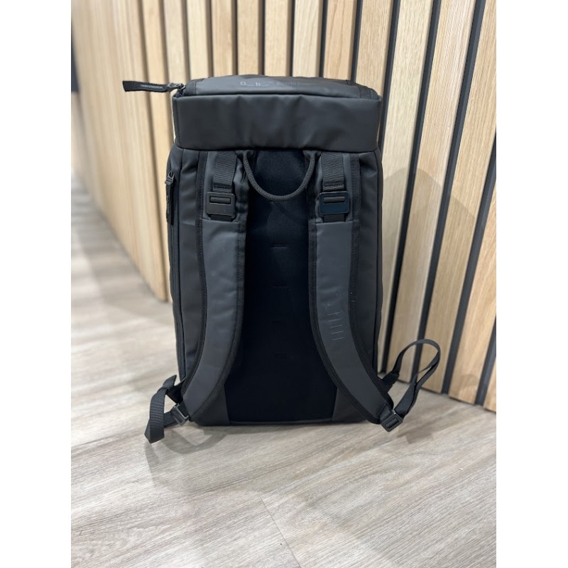 DB Hugger Backpack 30 L/Black Out