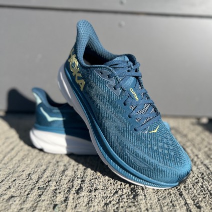 HOKA Clifton 9 dame Shifting Sand/Eggnog