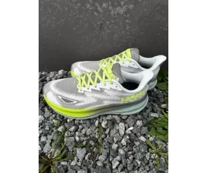 HOKA Clifton 9 dame Shifting Sand/Eggnog